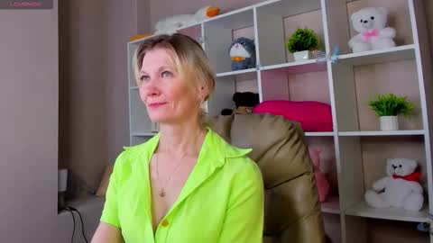 Julie Lucasss online show from 03/05/26, 12:39