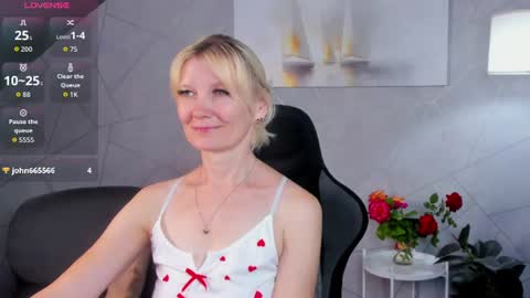 Snapshot of julie_lucasss chatting on 07/09/26, 12:58 Julie Lucasss online show from 07/09/26, 12:58