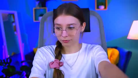 juliedaniel online show from 09/30/25, 04:28