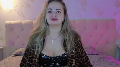 JulieDevis online show from 10/30/25, 07:10