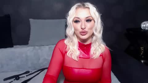 Snapshot of juliediamond chatting on 02/28/25, 10:50 julia online show from 02/28/25, 10:50