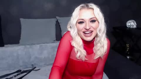 Snapshot of juliediamond chatting on 03/01/25, 01:53 julia online show from 03/01/25, 01:53