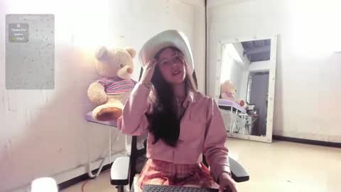 Snapshot of juliee_ross chatting on 05/31/26, 02:13 juliee_ross online show from 05/31/26, 02:13