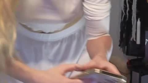 Julia online show from 10/25/25, 11:51