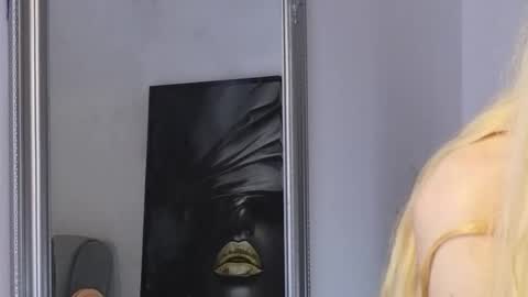 Julia online show from 11/08/25, 01:17