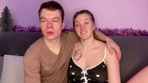 Julie and Thomas online show from 12/22/25, 08:00