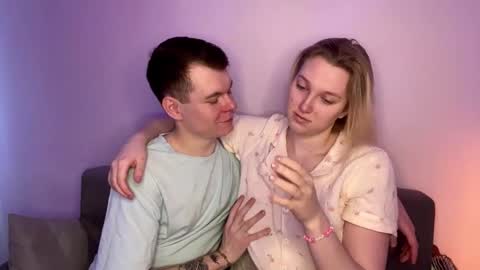 Julie and Thomas online show from 03/19/26, 07:01
