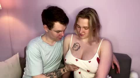 Julie and Thomas online show from 05/06/26, 07:02