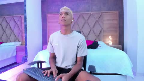 Julien online show from 10/08/25, 12:03