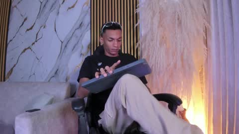 Julien online show from 03/30/26, 11:44