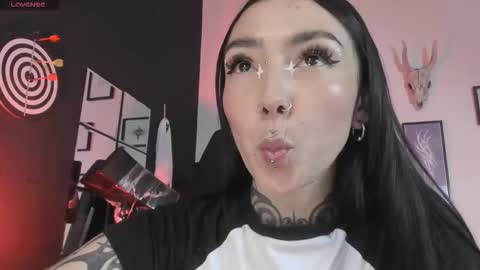 Snapshot of juliet_sourire chatting on 11/10/25, 08:19 juliet_sourire online show from 11/10/25, 08:19