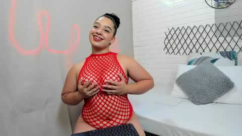 julieta_333 online show from 02/01/25, 12:47