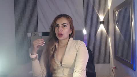 julieta__fox_ online show from 12/18/25, 11:00