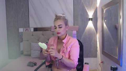 julieta__fox_ online show from 02/07/26, 02:15