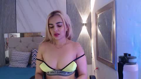 julieta__fox_ online show from 03/20/26, 11:20