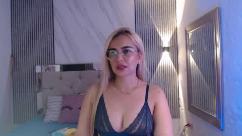 julieta__fox_ online show from 03/27/26, 02:06
