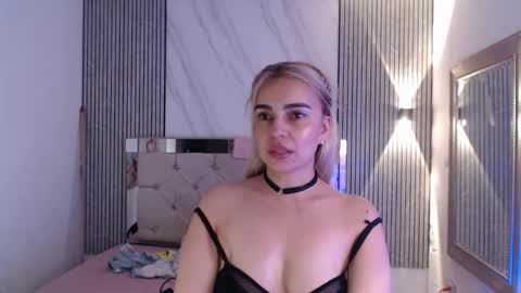 julieta__fox_ online show from 04/11/26, 07:45