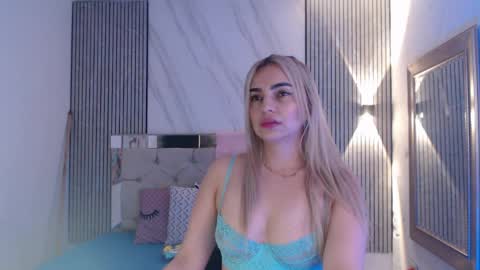 julieta__fox_ online show from 04/14/26, 03:01