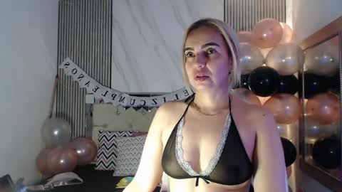 julieta__fox_ online show from 04/24/26, 09:50