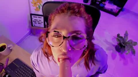 Snapshot of julieta_alves chatting on 05/04/26, 11:06 July online show from 05/04/26, 11:06