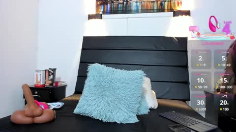 Snapshot of julieta_coopeer_ chatting on 02/22/25, 09:56 Julieta online show from 02/22/25, 09:56