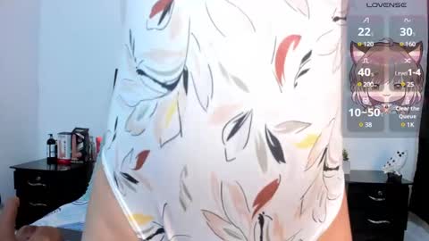 Snapshot of julieta_coopeer_ chatting on 03/11/25, 09:56 Julieta online show from 03/11/25, 09:56