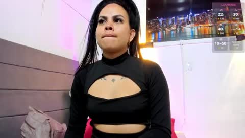 Snapshot of julieta_coopeer_ chatting on 06/21/26, 10:29 Julieta online show from 06/21/26, 10:29