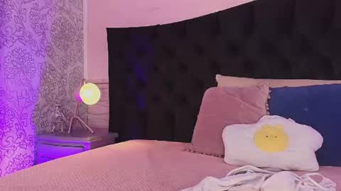 Snapshot of julieta_cortes__ chatting on 06/26/26, 12:09 Julieta online show from 06/26/26, 12:09