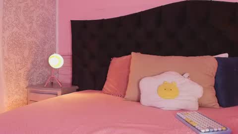 Snapshot of julieta_cortes__ chatting on 07/07/26, 12:09 Julieta online show from 07/07/26, 12:09