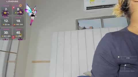 Julieta  IG juietaflower06 online show from 11/25/25, 01:33