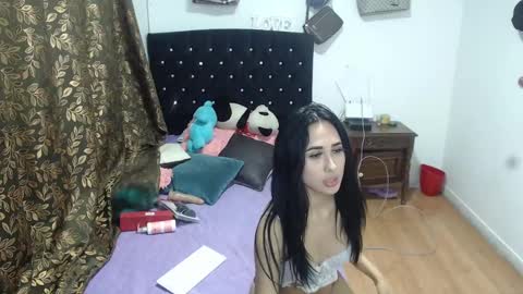 Snapshot of julieta_jonez_ chatting on 12/02/24, 02:20 Julieta.  online show from 12/02/24, 02:20