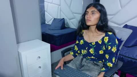 Snapshot of julietaa_evans_ chatting on 01/08/26, 06:21 Julieta online show from 01/08/26, 06:21