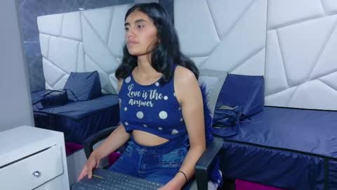 Snapshot of julietaa_evans_ chatting on 01/10/26, 07:04 Julieta online show from 01/10/26, 07:04