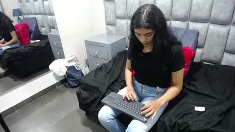 Snapshot of julietaa_evans_ chatting on 01/14/26, 06:24 Julieta online show from 01/14/26, 06:24