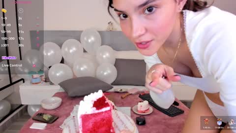 Snapshot of julietastong chatting on 12/17/24, 02:12 Juliana online show from 12/17/24, 02:12
