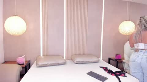 Snapshot of julietha_taylor chatting on 08/03/26, 03:05 Julietha online show from 08/03/26, 03:05