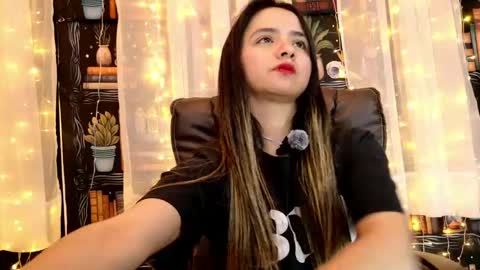 Snapshot of julietta__jackson chatting on 05/27/26, 01:57 Julietta Jackson online show from 05/27/26, 01:57