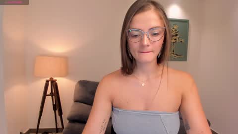 Snapshot of juliettabasset chatting on 01/27/25, 12:05 JULIETTA online show from 01/27/25, 12:05