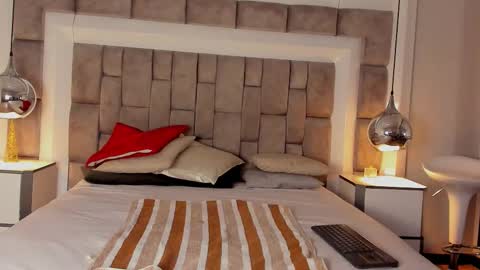 Hi guys It is a pleasure to have you here I am Julieta  online show from 01/12/26, 12:43