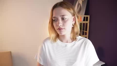 Mia online show from 09/09/25, 03:50