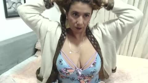 Juliia online show from 12/19/24, 03:29