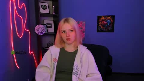 julie online show from 05/01/26, 01:37