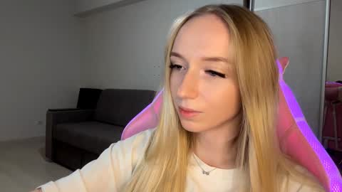 Sofie online show from 11/08/25, 03:34