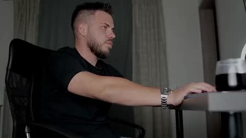 JULiUS   online show from 10/01/25, 06:25