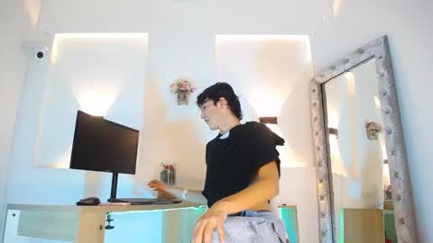 jullian online show from 05/03/26, 12:16