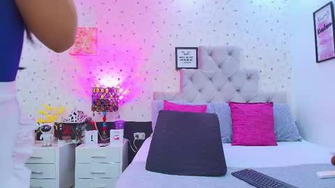 Julieta Reyes   online show from 11/21/25, 02:38