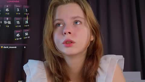 Julie online show from 11/07/25, 04:07