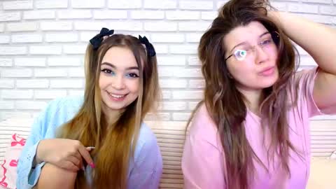 Snapshot of jullymood chatting on 02/19/26, 04:52 DoubleCherry online show from 02/19/26, 04:52