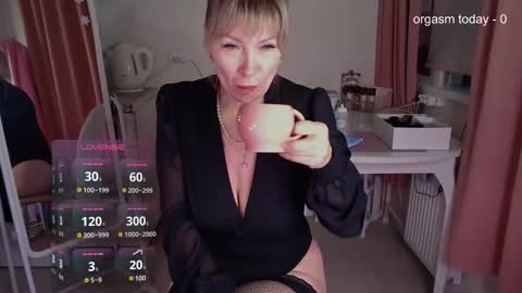 Julia online show from 02/07/25, 05:20