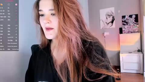 Snapshot of july_slowdive chatting on 12/03/24, 12:06 Julie online show from 12/03/24, 12:06